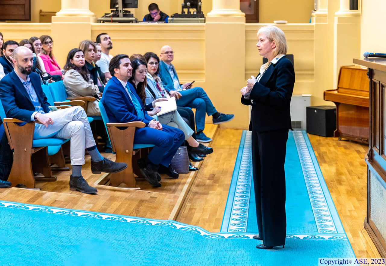 CEO-ul companiei RetuRO in Aula Magna